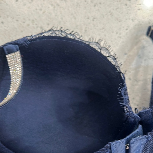 Victoria’s Secret 34d dream angels navy velvet and Lace Bustier nwot - Picture 4 of 5